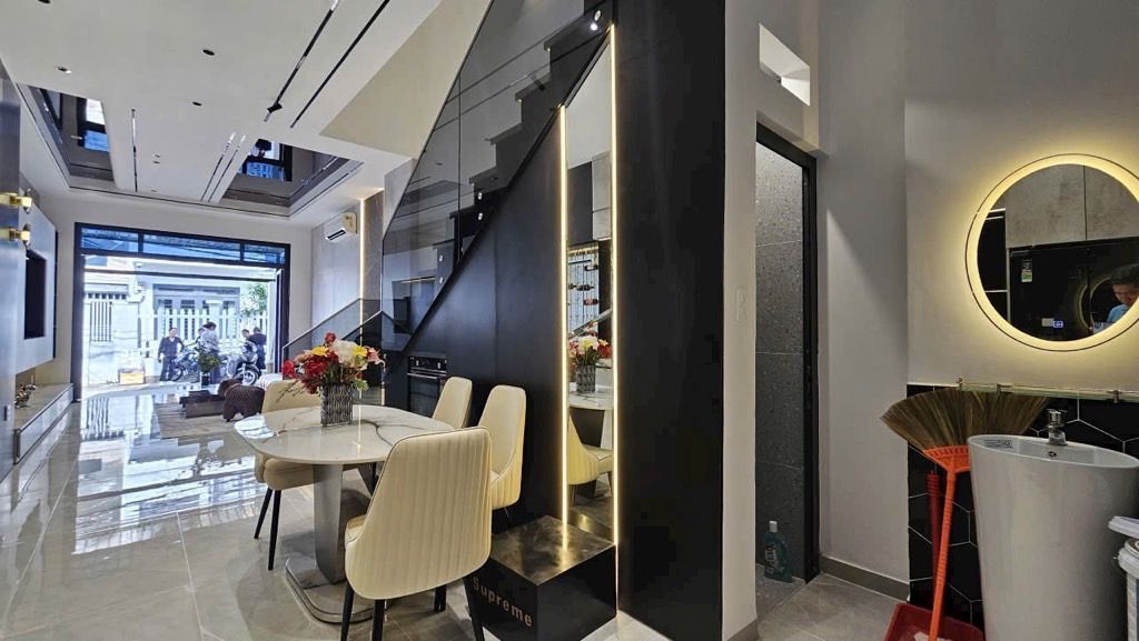 SỞ HỮU NHÀ 3 TẦNG FULL NỘI THẤT XỊN - QUẬN 7 - CHỈ 7.5 TỶ